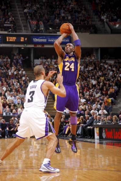 聚光灯下 聚光灯下